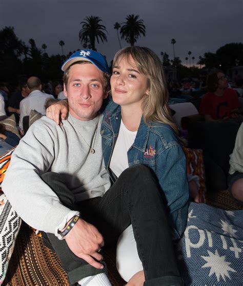First Baby Pic! Jeremy Allen White Welcomes First Child.